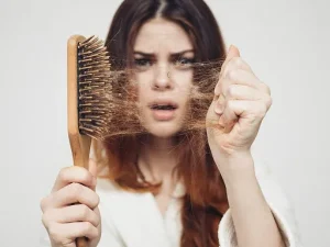 Cách chăm sóc tóc rụng hiệu quả tại nhà: Lấy lại mái tóc dày và khỏe mạnh