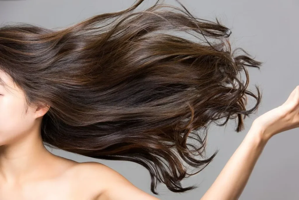 Tại sao tóc lại bị khô xơ và thiếu sức sống?