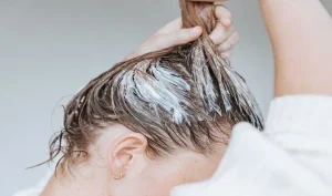 Cách Sử Dụng Kem Ủ Tóc Hiệu Quả: Bí Quyết Cho Mái Tóc Mềm Mượt và Khỏe Mạnh