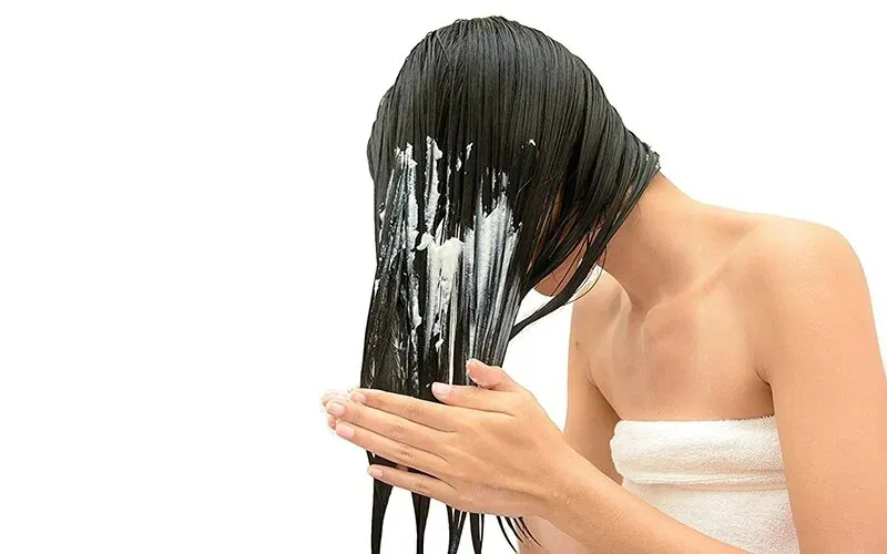 Vì sao dầu xả là "chìa khóa" cho mái tóc mềm mượt