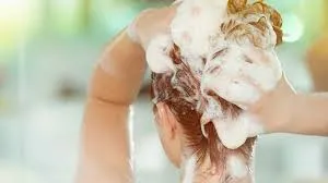 Sử Dụng Dầu Gội Tự Nhiên Cho Tóc: Lựa Chọn An Toàn và Hiệu Quả