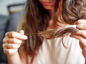 Tóc Khô và Cách Dưỡng Tóc Đúng Cách: Bí Quyết Cho Mái Tóc Mềm Mượt